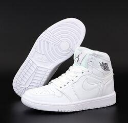 Женские кроссовки Nike Air Jordan 1 Retro. White. Найк Джордан. Унисекс.