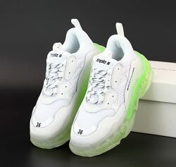 Женские кроссовки Balenciaga Triple S. White. Многослойная подошва.