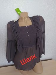 Шелковая блуза с рюшами серого цвета kookai