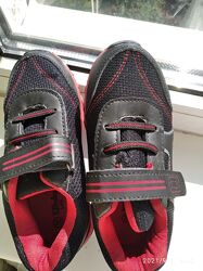 Нові кросівки, стелька 18,5