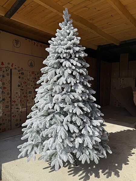 Новогодняя ёлка Версаль настоящая королева заснеженных красавиц