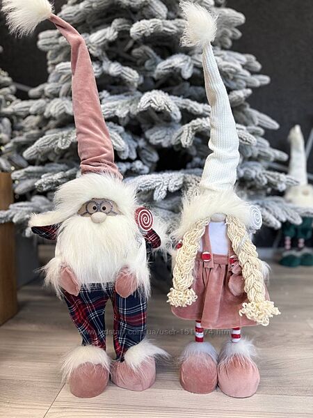 Гномы, дедушки и милые куколки, создающие атмосферу праздника