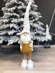 Гномы, дедушки и милые куколки, создающие атмосферу праздника