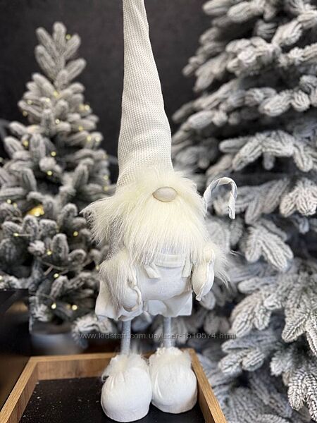 Гномы, дедушки и милые куколки, создающие атмосферу праздника