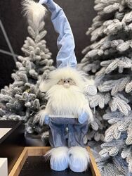 Гномы, дедушки и милые куколки, создающие атмосферу праздника