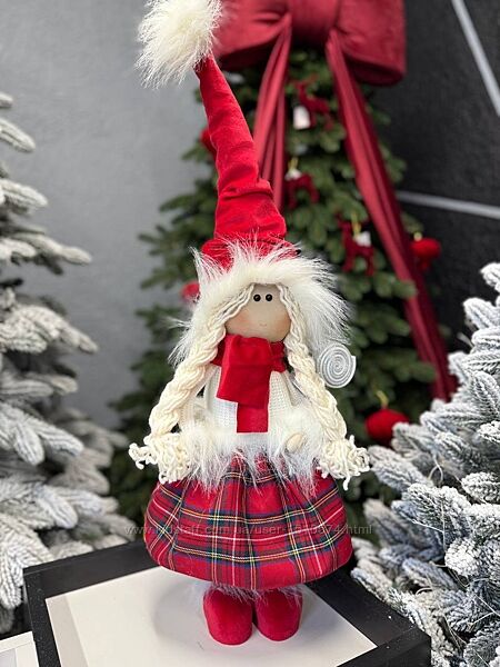 Гномы, дедушки и милые куколки, создающие атмосферу праздника