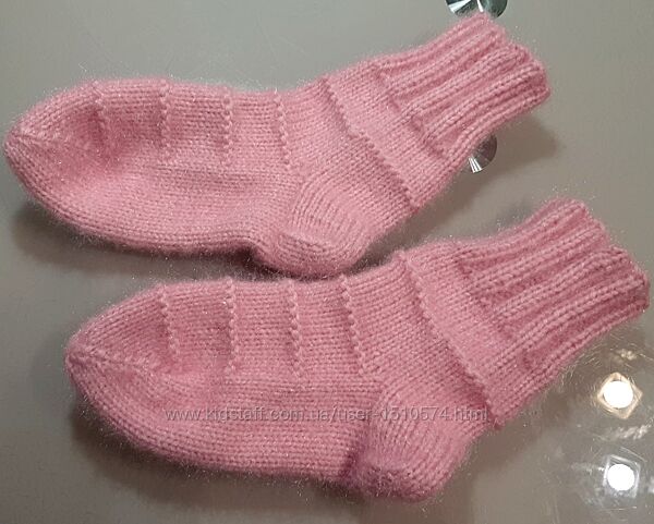 Теплые пушистые вязаные носочки для девочки