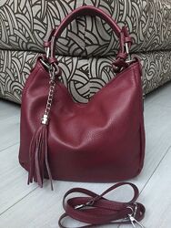 Прекрасная кожаная бордово-малиновая сумка из мягкой кожи италия