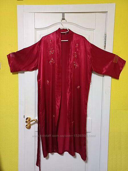 Халат атласний бордо, довжина 120 см.