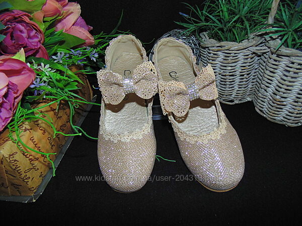 Казкові золотисті туфельки Kelsi 