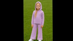 Моднячий лавандовий костюм в рубчик TU