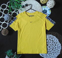 Модняча футболка Nike