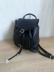 Маленький кожаный рюкзак