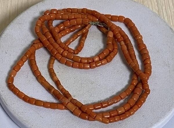 Трьохрядне коралове намисто. Корал.