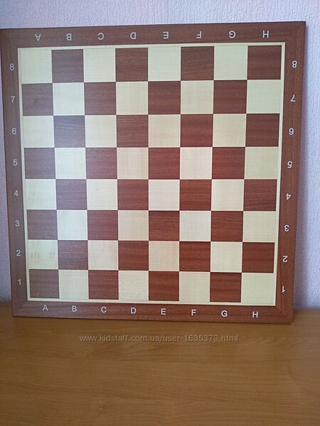 Деревяна велика шахова дошка