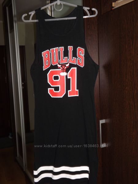Продам спортивное платье-майку с надписью BULLS 91, размер S, рост 164