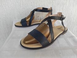 Брендовие кожанние босоножки Clarks collection р.39