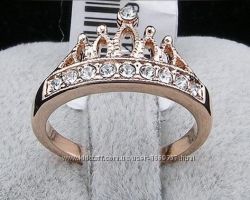 Позолоченное кольцо в форме короны, усыпанное цирконами код 841