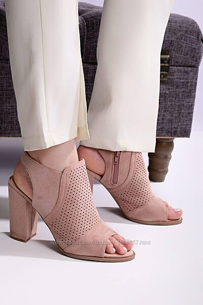 Босоніжки жіночі рожеві на підборах Б1627