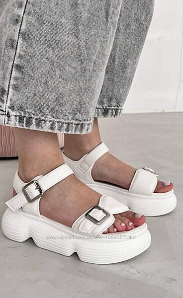  Босоніжки жіночі білі на липучках Б1709