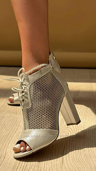 Босоніжки жіночі сріблясті на підборах Б1712