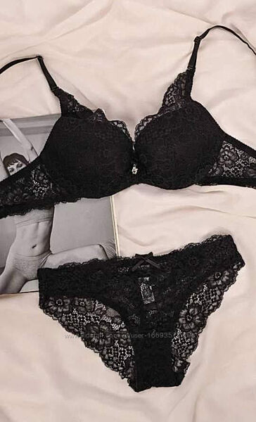 Комплект жіночої нижньої білизни бюстгальтер та труси чорний код П1074