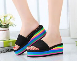  Шльопанці жіночі чорні на кольоровІй танкетці Б726 Уцінка читайте опис
