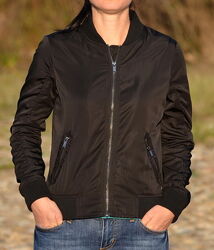 Курточка жіноча бомбер бренду firetrap