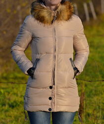 Жіноча зимова куртка пуховик з капюшоном