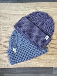 Женская шапка из мериносовой шерсти 