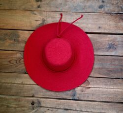 Шляпа с широкими полями