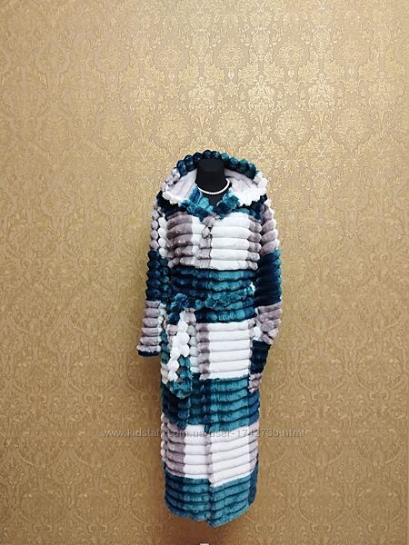 Жіночий махровий халат шарпей на запах з капюшоном, поясом та кишенями.