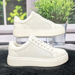 Кросівки жіночі Fashion молочні шкіряні з перфорацією 4826