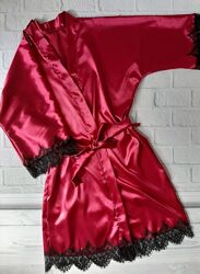 Бордовый атласный халат с кружевами