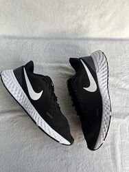 Кроссовки фирмы nike 45 размера по стельке 29 см.