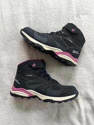 Сапоги фирмы jack wolfskin 36 размера по стельке 23.5 см.
