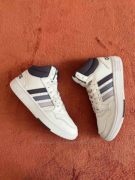 Кросівки фірми adidas 38.5 розміру по устілці 25 см.