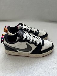 Кросівки фірми nike 37,5 розміри за устілкою 24 см.