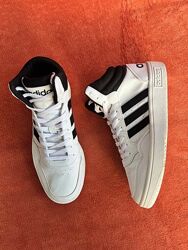 Кроссовки хайтопы фирмы Adidas 41,5 размера по стельке 26,5 см.