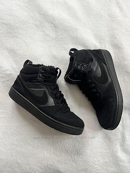 Кросівки хайтопи утеплені фірми nike 39 розміру за устілкою 25,5 см.