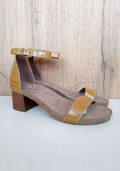 Нові повністю шкіряні босоніжки гірчичні з закритим задником, літо, р. 38