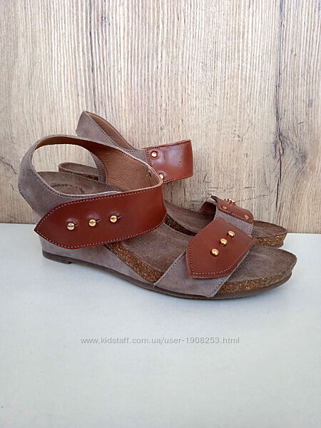 Нові натуральні замшеві босоніжки бежеві, коричневі на танкетці, літо, р 37