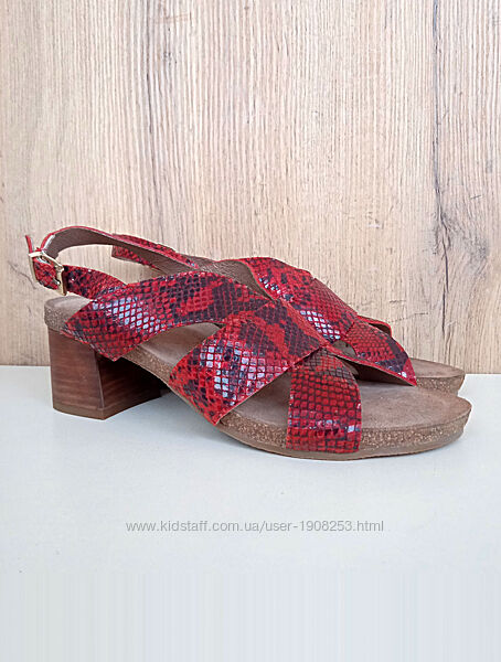 Нові шкіряні босоніжки жіночі червоні на вузьку ногу, зміїний принт літо 37