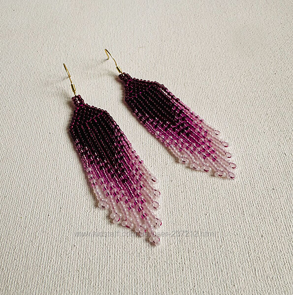 Фиолетовые серьги кисточки из бисера