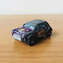 Колекційна іграшка машинка mini cooper s whizzwheels by corgi, 1976 рік