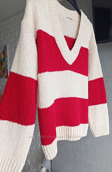 Яскравий теплий джемпер