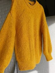 Яскравий теплий светр 