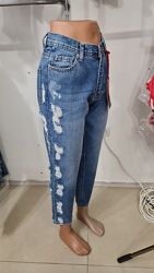 Трендові жіночі джинси мом бойфренди з потертостями