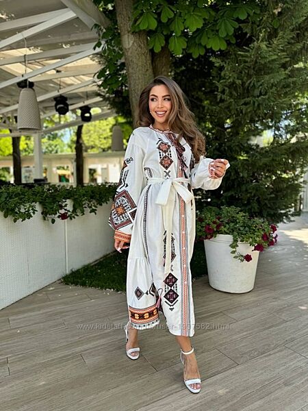 Жіноча вишита сукня плаття з вишивкою вишиванка в українському стилі