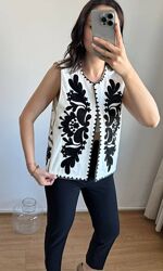 Жіночий жилет з вишивкою вишиванка чорний